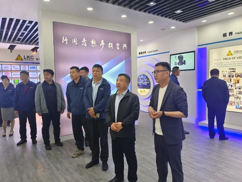 禹城領導蒞臨青島力克川參觀指導3.jpg 禹城領導蒞臨青島力克川參觀指導3.jpg