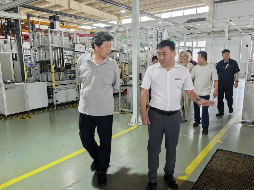 中國液壓氣動密封件工業協會理事長杜旭東一行蒞臨我公司參觀指導2.jpg